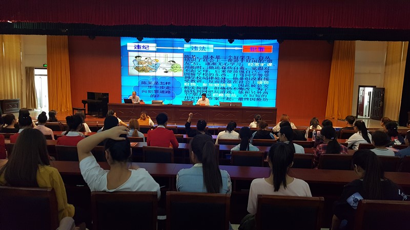 加強(qiáng)法制教育 構(gòu)建和諧校園 三門峽市教師進(jìn)修學(xué)校法制教育報(bào)告會(huì)